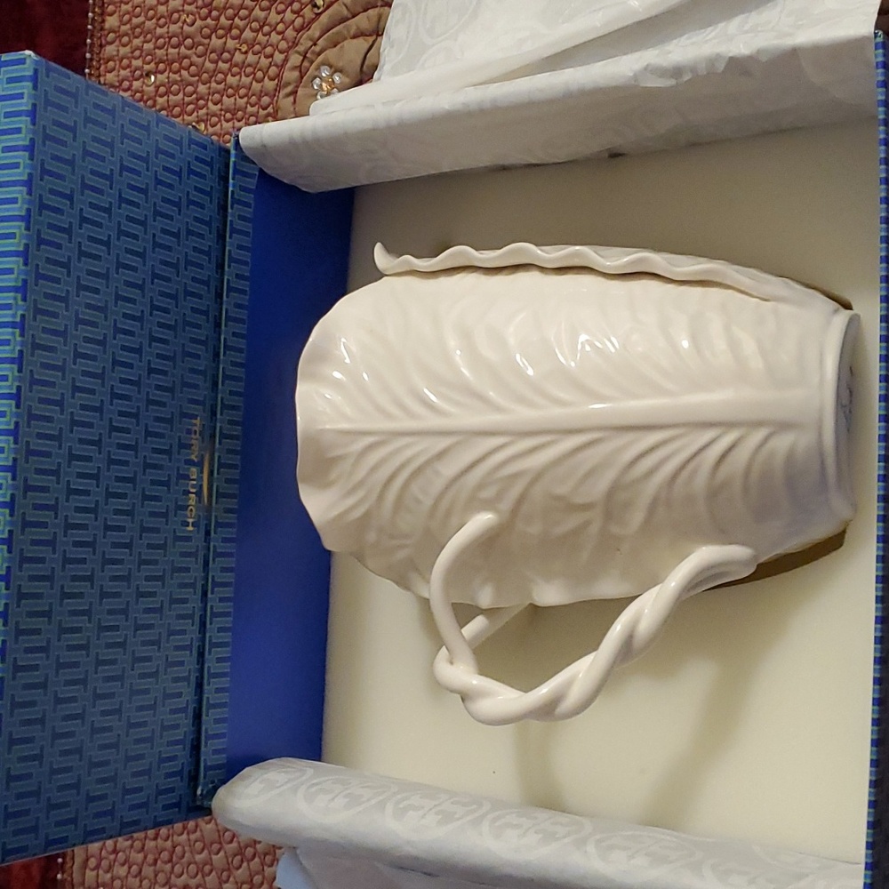 TORY BURCH LETTUCE WARE PITCHER/VASE  With box